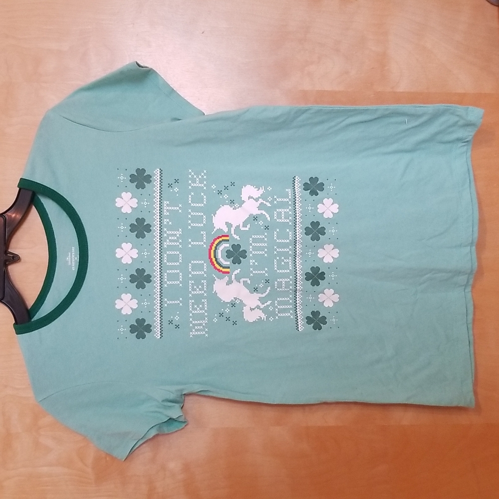 St Patrick's Day Green Lucky Tee T-shirt Unicorn 4 Leaf Clover Medium